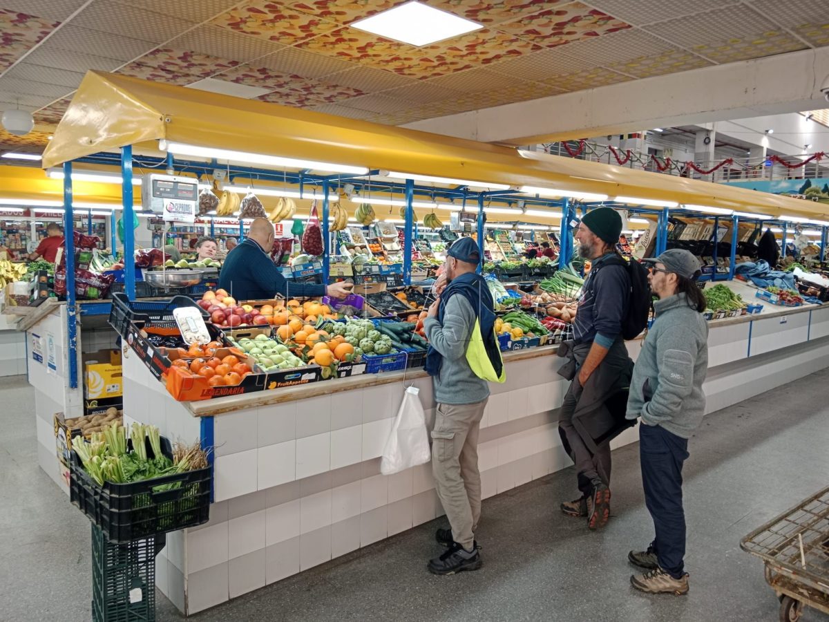 Los comerciantes del Mercado Central prevén pocas ventas y menos encargos que en 2023