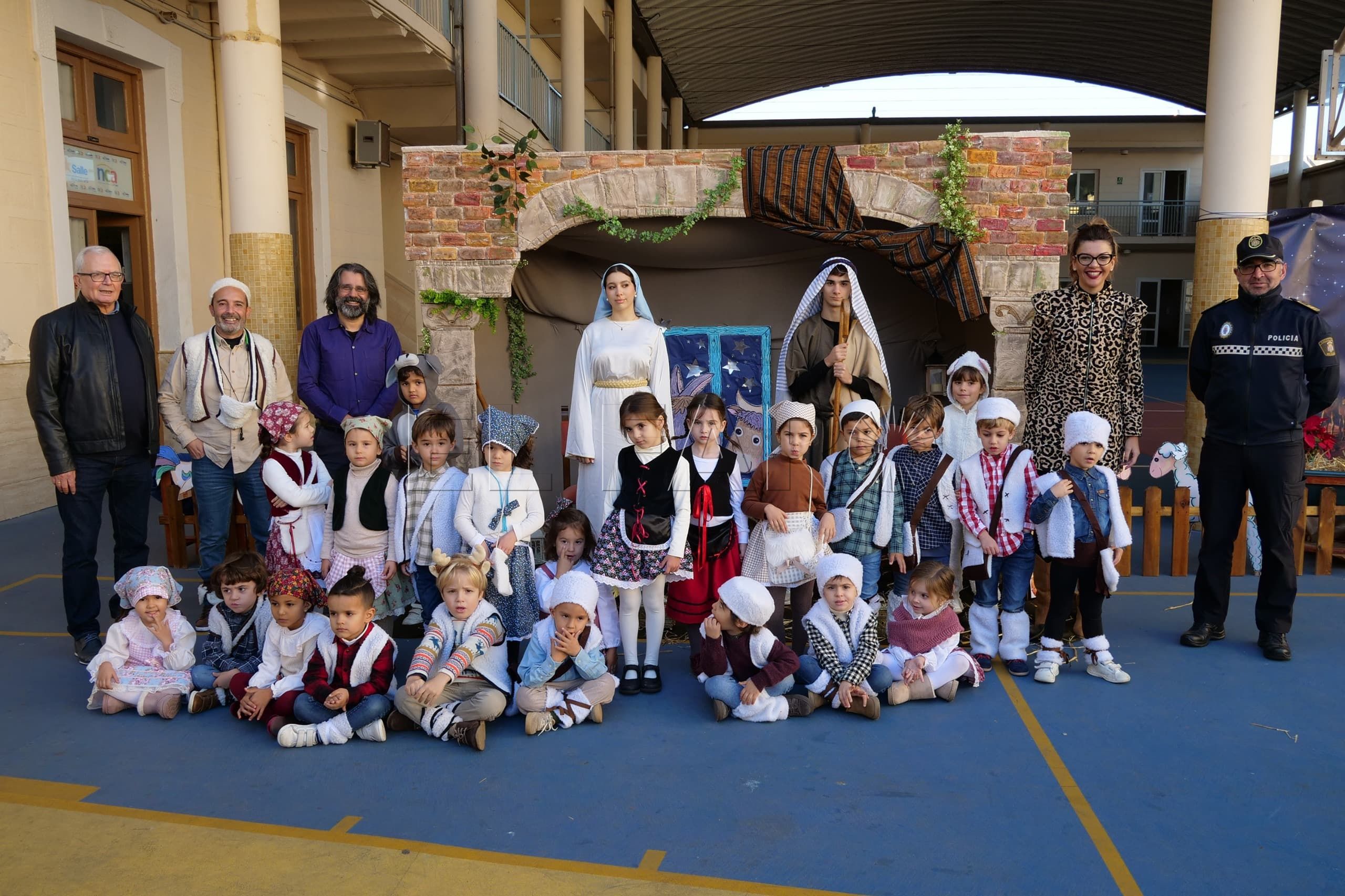 La delegada del Gobierno visita el Belén viviente de La Salle