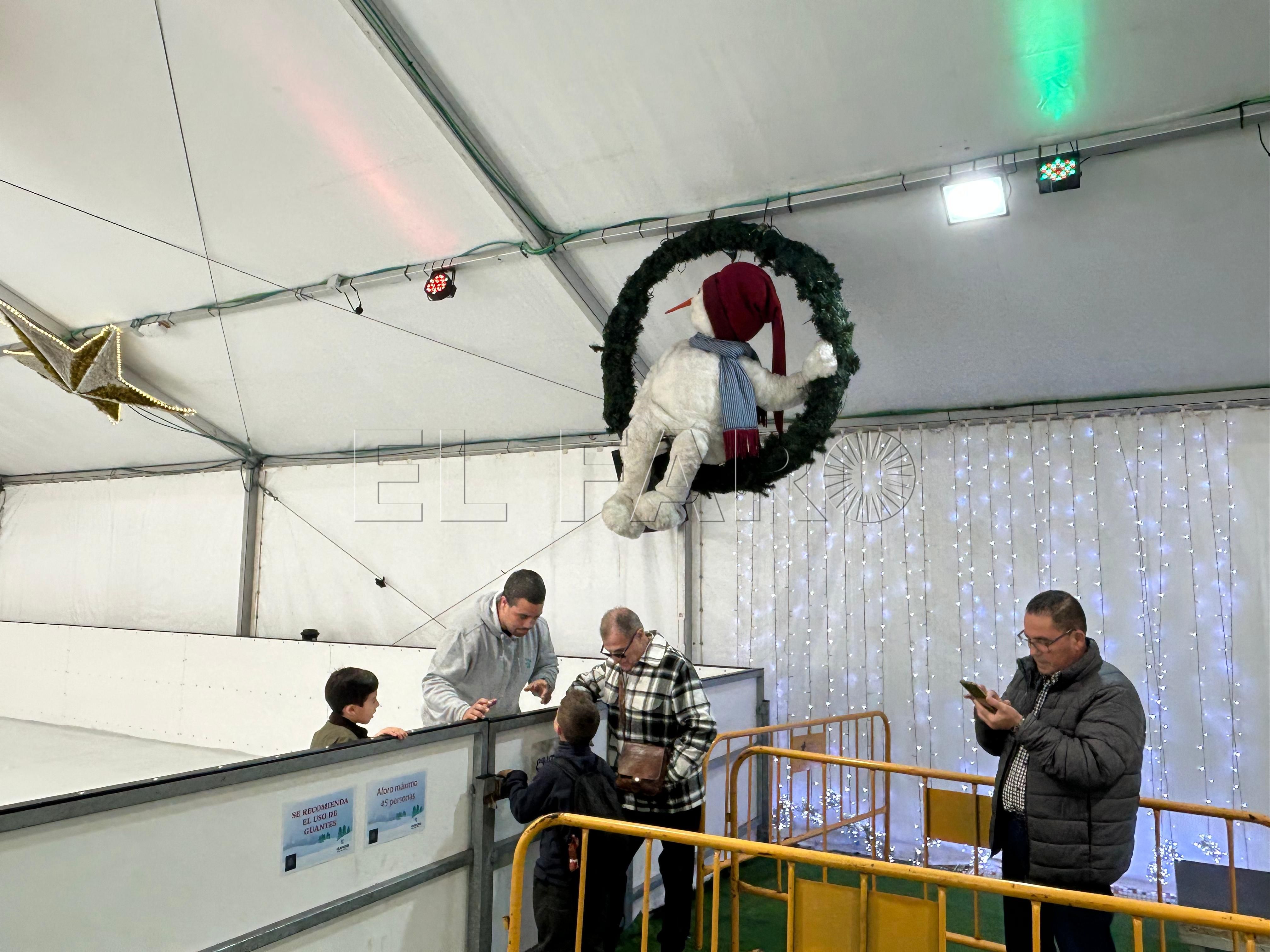 La pista de patinaje de Melilla da un toque invernal a África