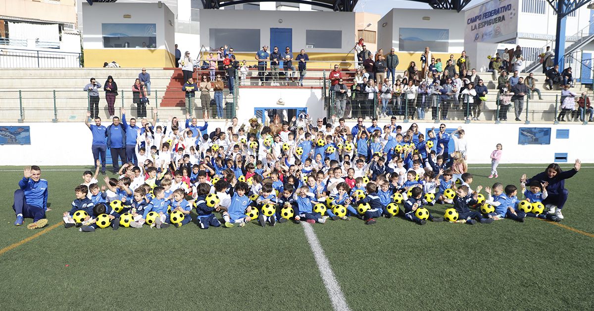 Los Reyes Magos visitan la Escuela de Fútbol de la Fundación RFMF