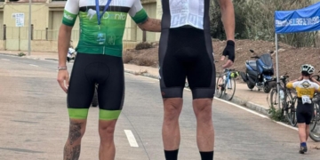 Cristian González (dcha.), del CCAM, luchará por mantener su maillot de líder conseguido en 2024.