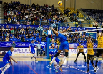 Los jugadores de la escuadra melillense lo dieron todo sobre la pista de juego.