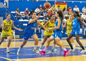 Alba Soler en acción durante uno de los encuentros disputados en la presente temporada en el Pabellón Guillermo García Pezzi.