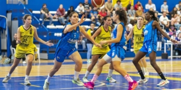 Alba Soler en acción durante uno de los encuentros disputados en la presente temporada en el Pabellón Guillermo García Pezzi.