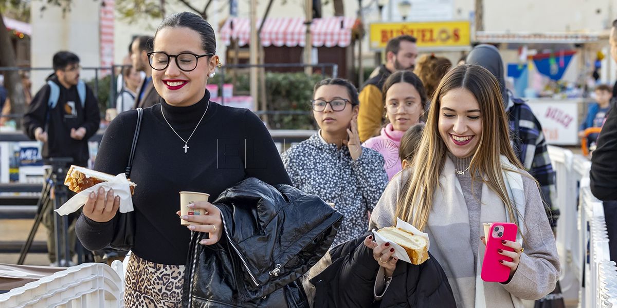 La Ciudad reparte más de 4.000 raciones de roscón en las Culturas