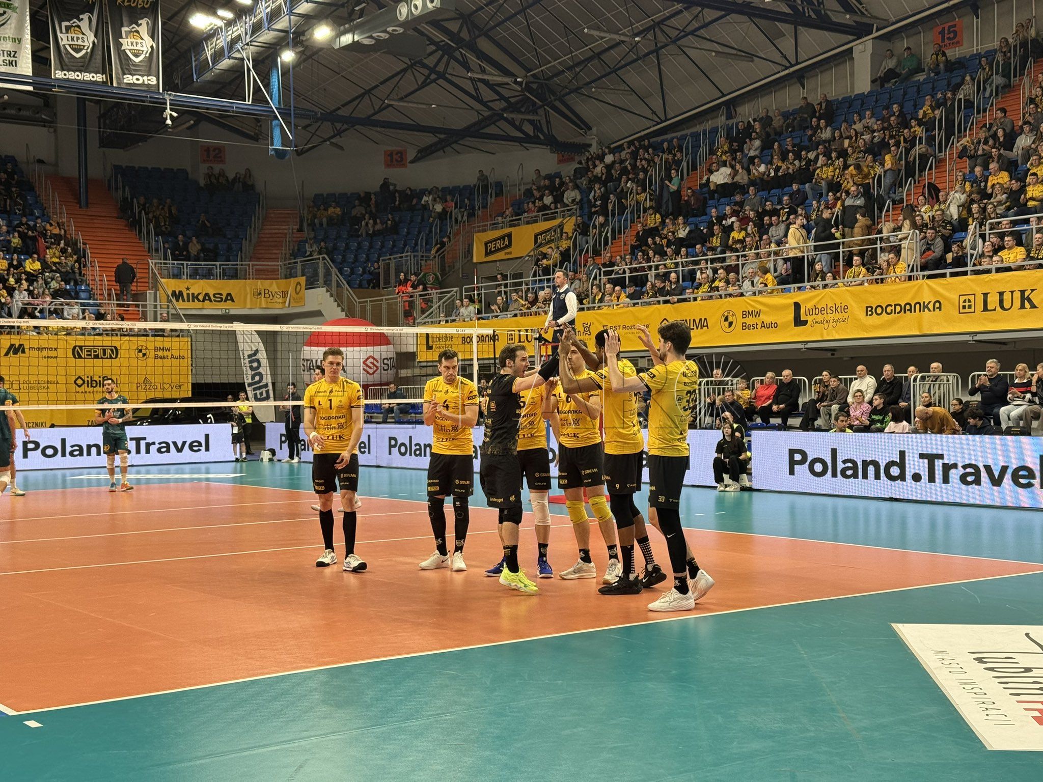 Melilla se despide con honor de la CEV