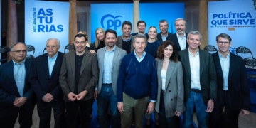 Reunión populares en Oviedo.