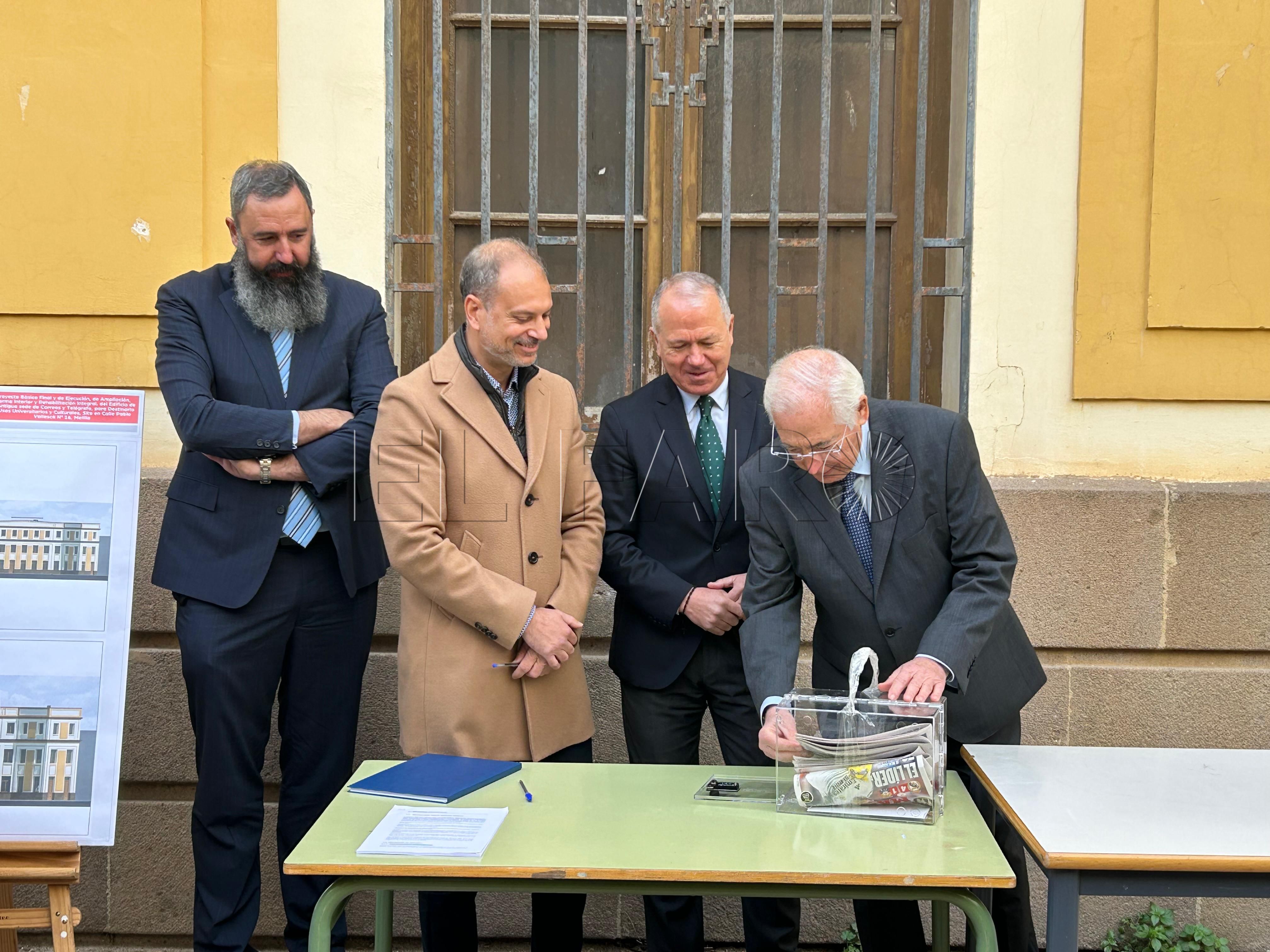 Inicio de las obras del antiguo edificio de Correos