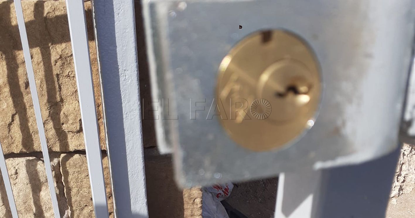La Fundación Melilla ‘Ciudad Monumental’ arregla la puerta que da acceso a la Boca del León