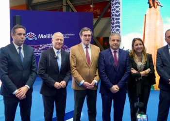 Garamendi en el stand de Melilla