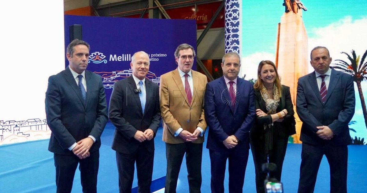 Garamendi en el stand de Melilla