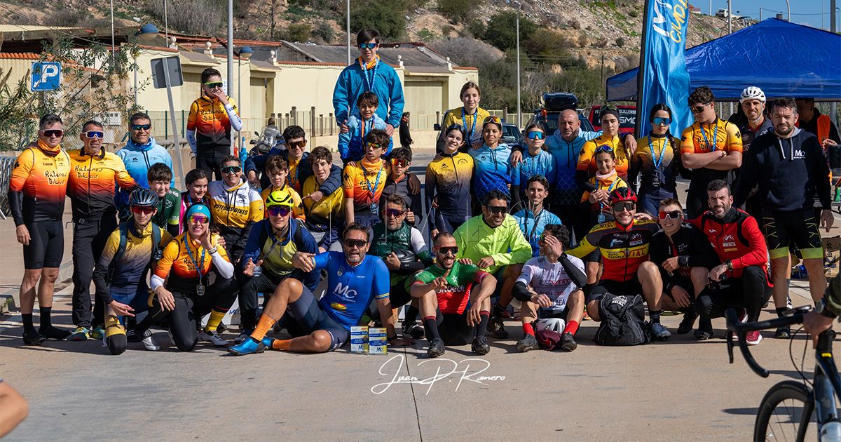 Oualid Azdad y Blanca Bautista, ganadoras de la contrarreloj local