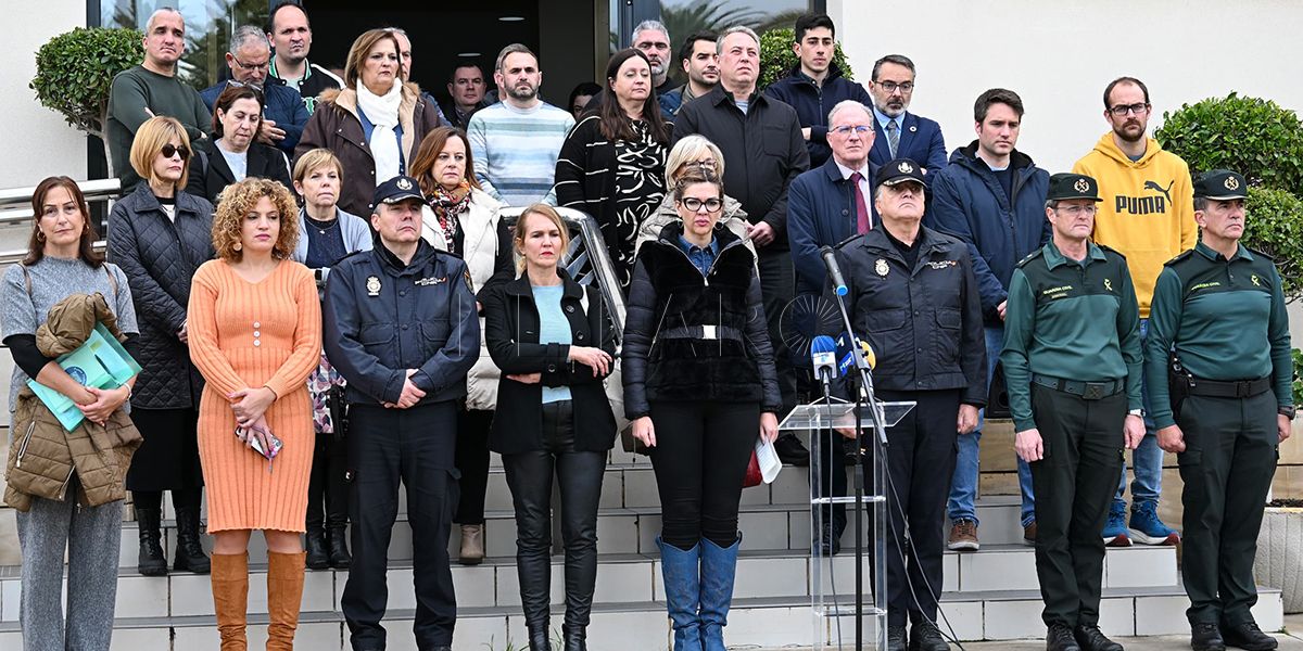 Minuto de silencio en la Delegación del Gobierno tras un asesinato de violencia machista.