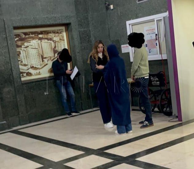 La delegada del Gobierno se interesa por Abdel y acude a hablar con la familia