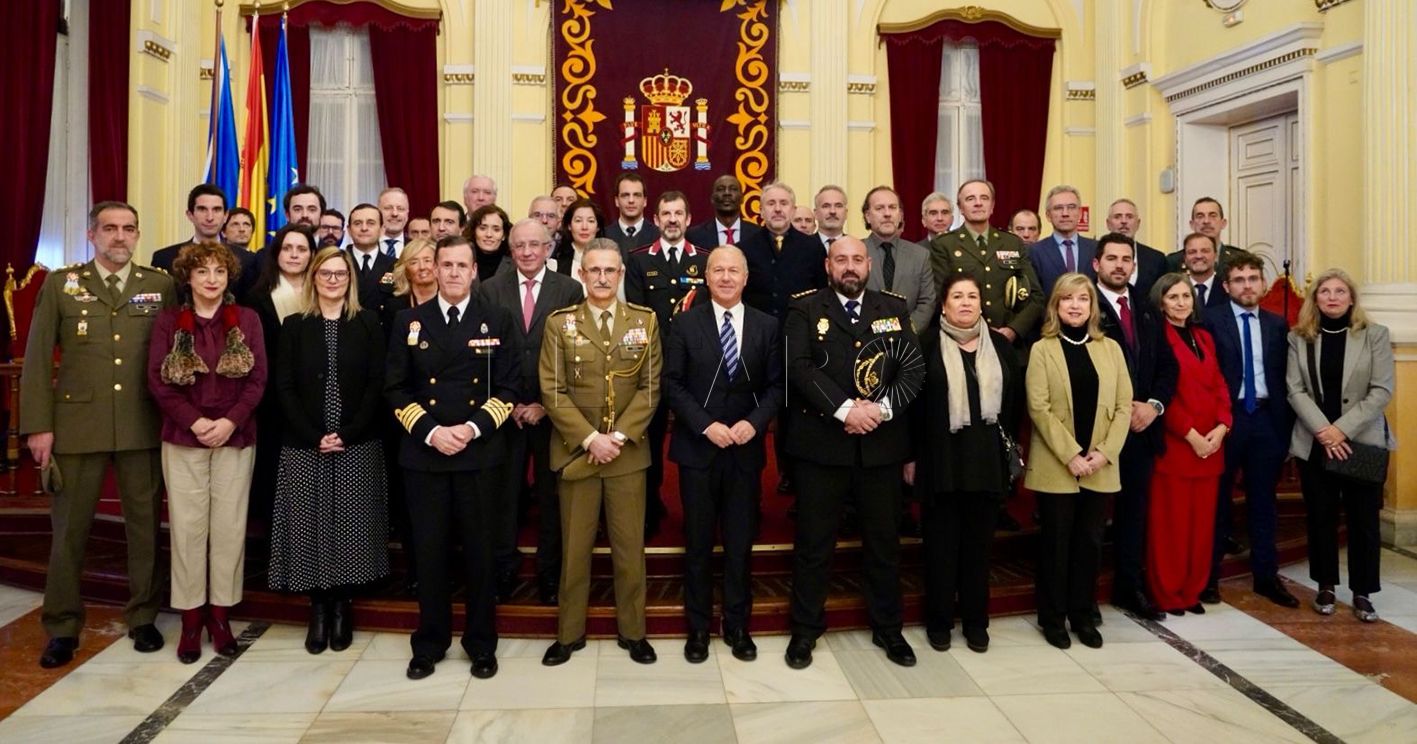 Marín recibe a los alumnos del LII Curso de Defensa Nacional de la Comgemel