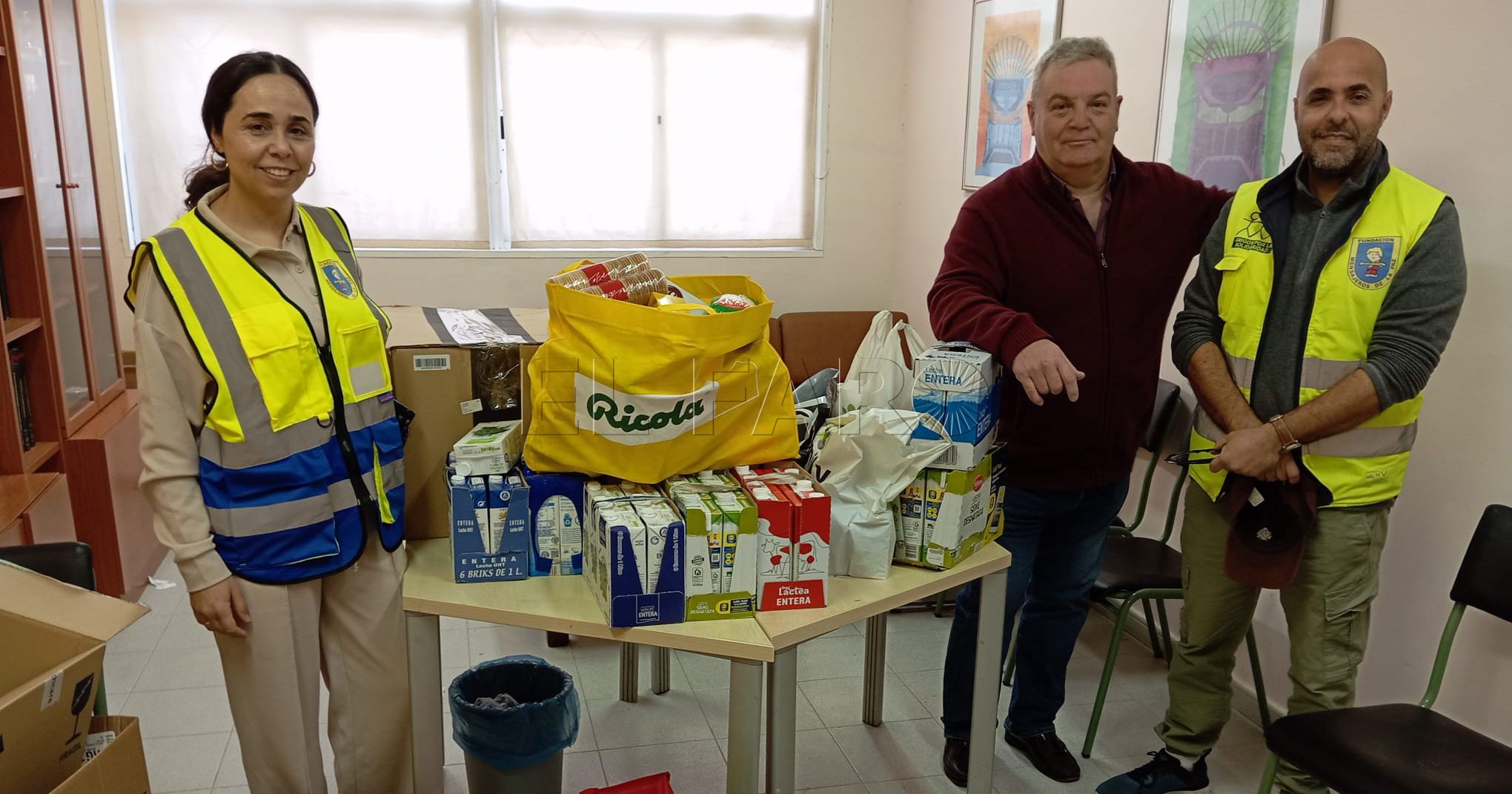 El IES Rusadir colabora con Mensajeros de la Paz en la recogida de alimentos
