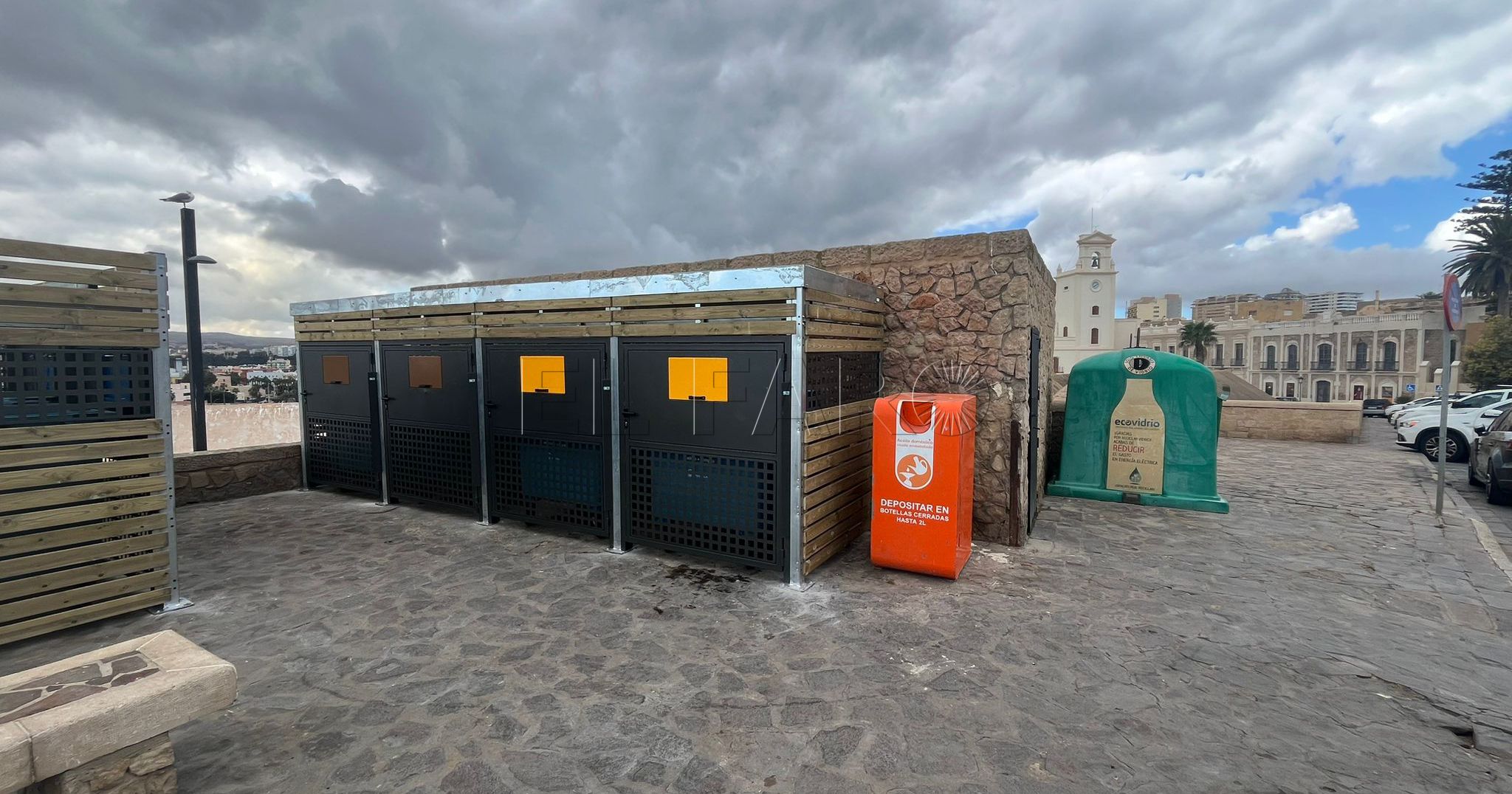 La Ciudad termina el montaje de los cubre contenedores de Melilla La Vieja