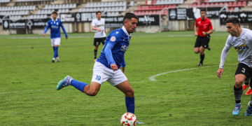 Iván Ramos en acción durante el encuentro disputado el pasado domingo en el Estadio Municipal ‘La Fuensanta’ y que finalizó con victoria por la mínima (1-0) de la U.B. Conquense.