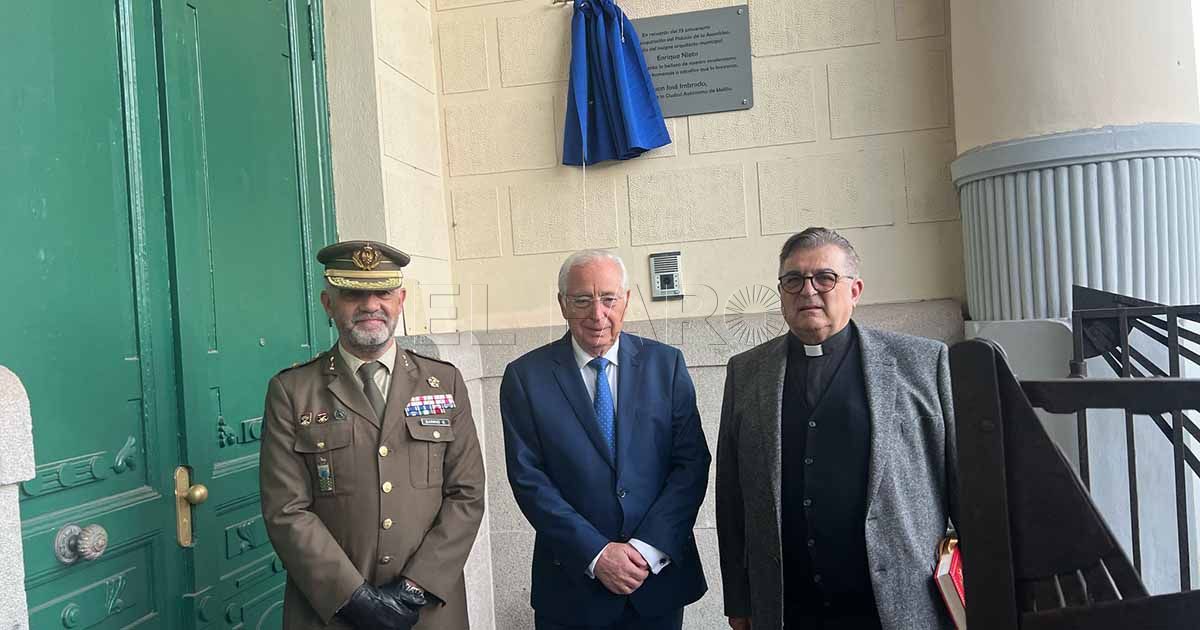 El vicario Eduardo Resa renueva la bendición del Palacio Autonómico