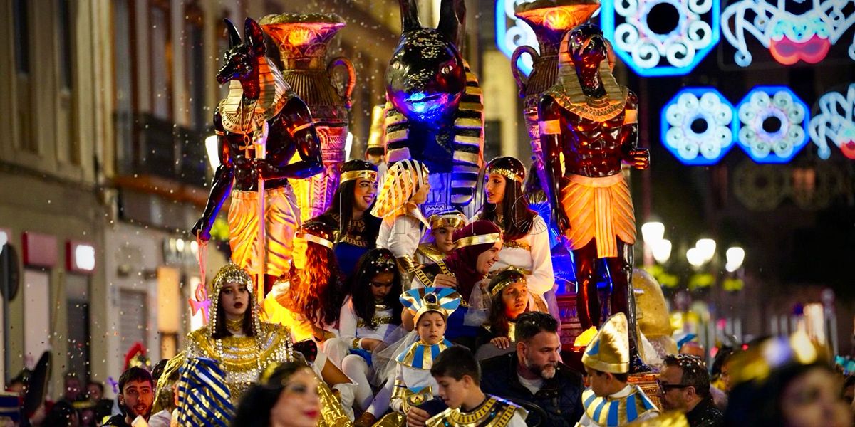 Los melillenses viven con ilusión un desfile de Carnaval repleto de magia