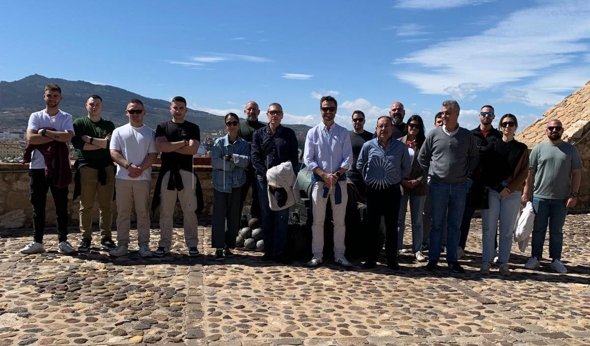 La tripulación del BAM "Audaz" explora la historia militar de Melilla en una visita especial