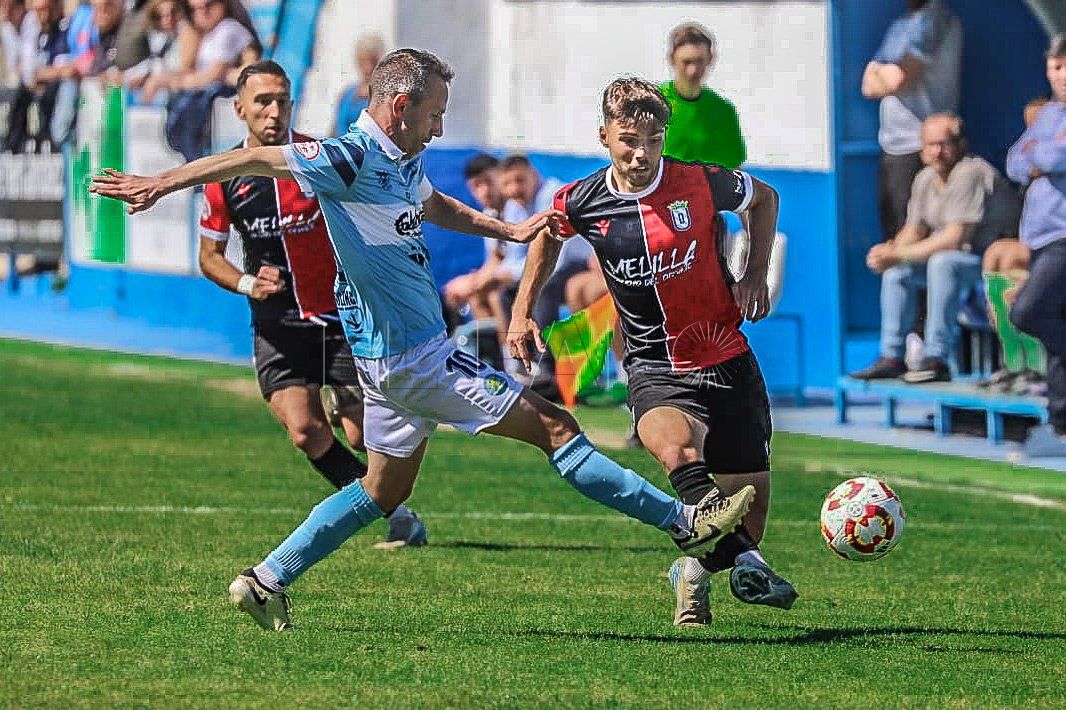 El Melilla empata en un duelo de altos vuelos ante el Coria