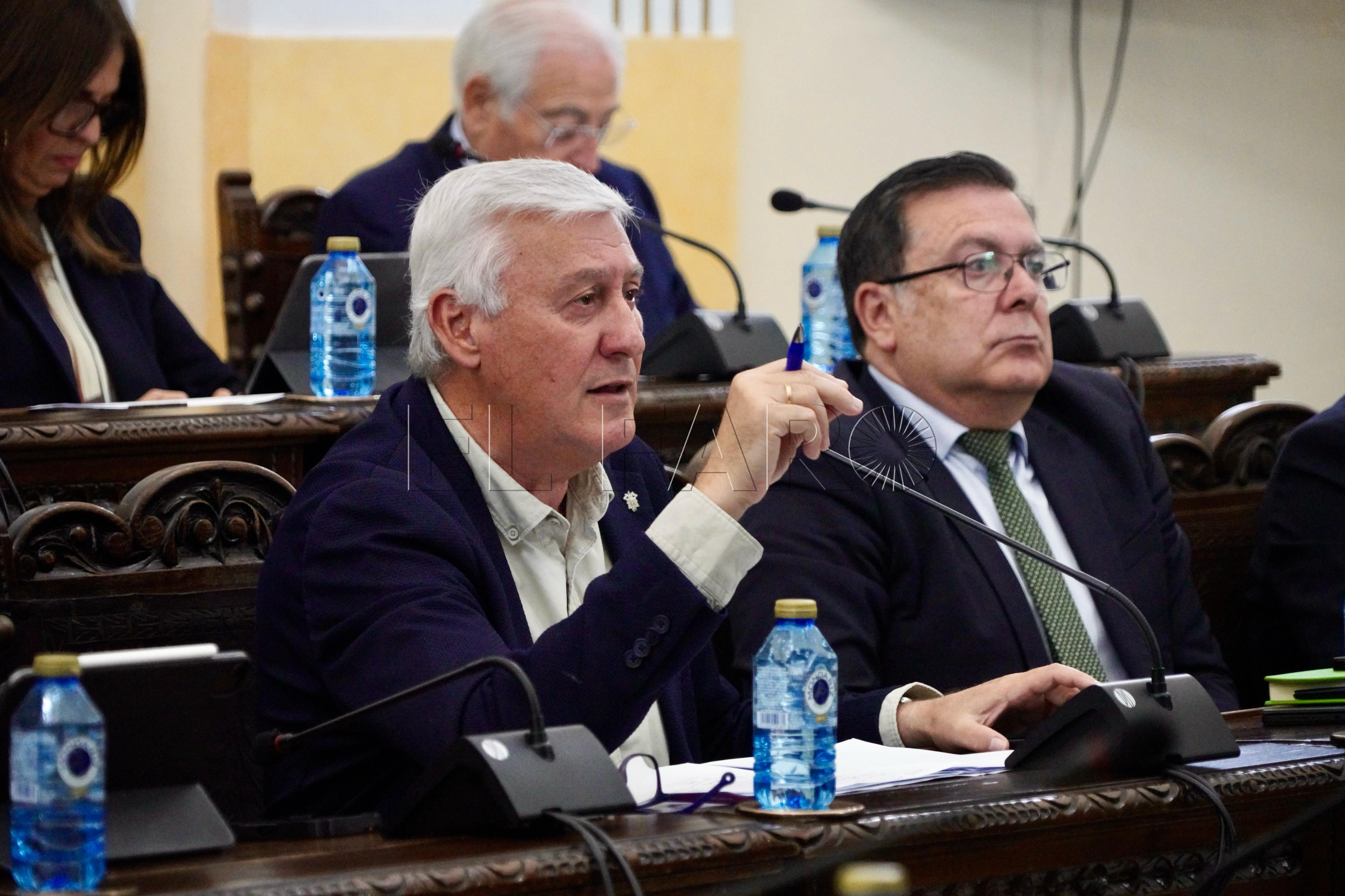 Ventura tacha de "irresponsable" a Robles por no hacer denuncia de materiales en mal estado y hacer política de ello