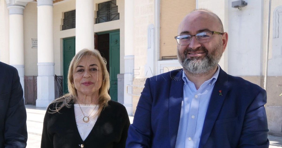 Dos de los tres diputados del PSOE