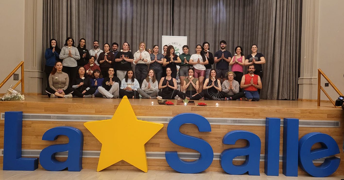 La Comunidad Hindú celebra el Día Internacional de la Mujer con un taller de yoga