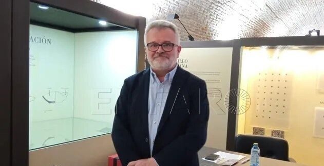 Antonio Bravo reconstruye la historia de Melilla con una conferencia sobre el levantamiento del sitio