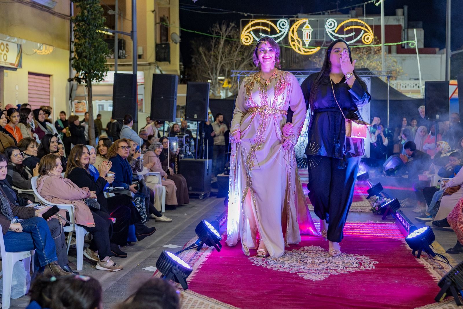 El Rastro de Melilla se transforma en una pasarela de moda árabe para celebrar el fin del Ramadán