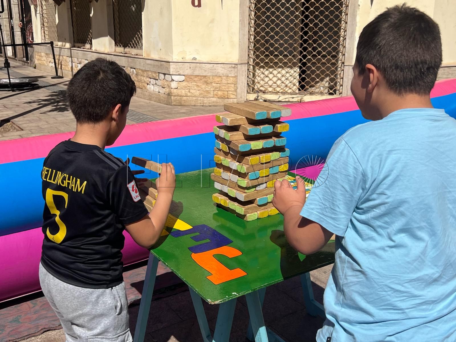 Melilla regala una mañana mágica de color, diversión y juegos para los más pequeños de la casa