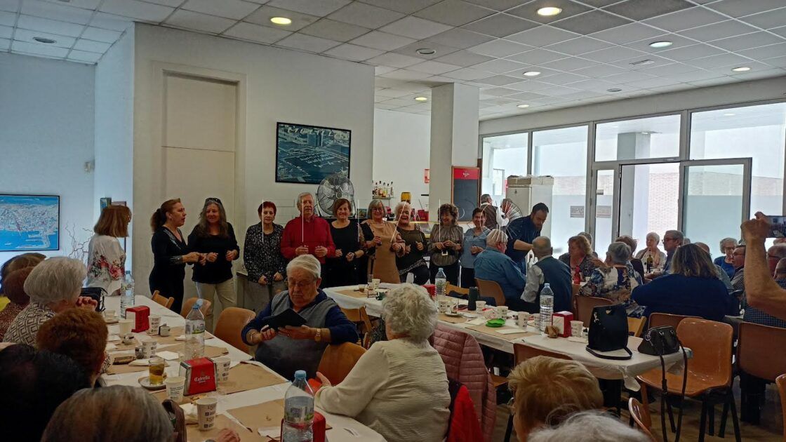 La Casa de Melilla en Barcelona organiza una comida de hermandad al ritmo de sevillanas