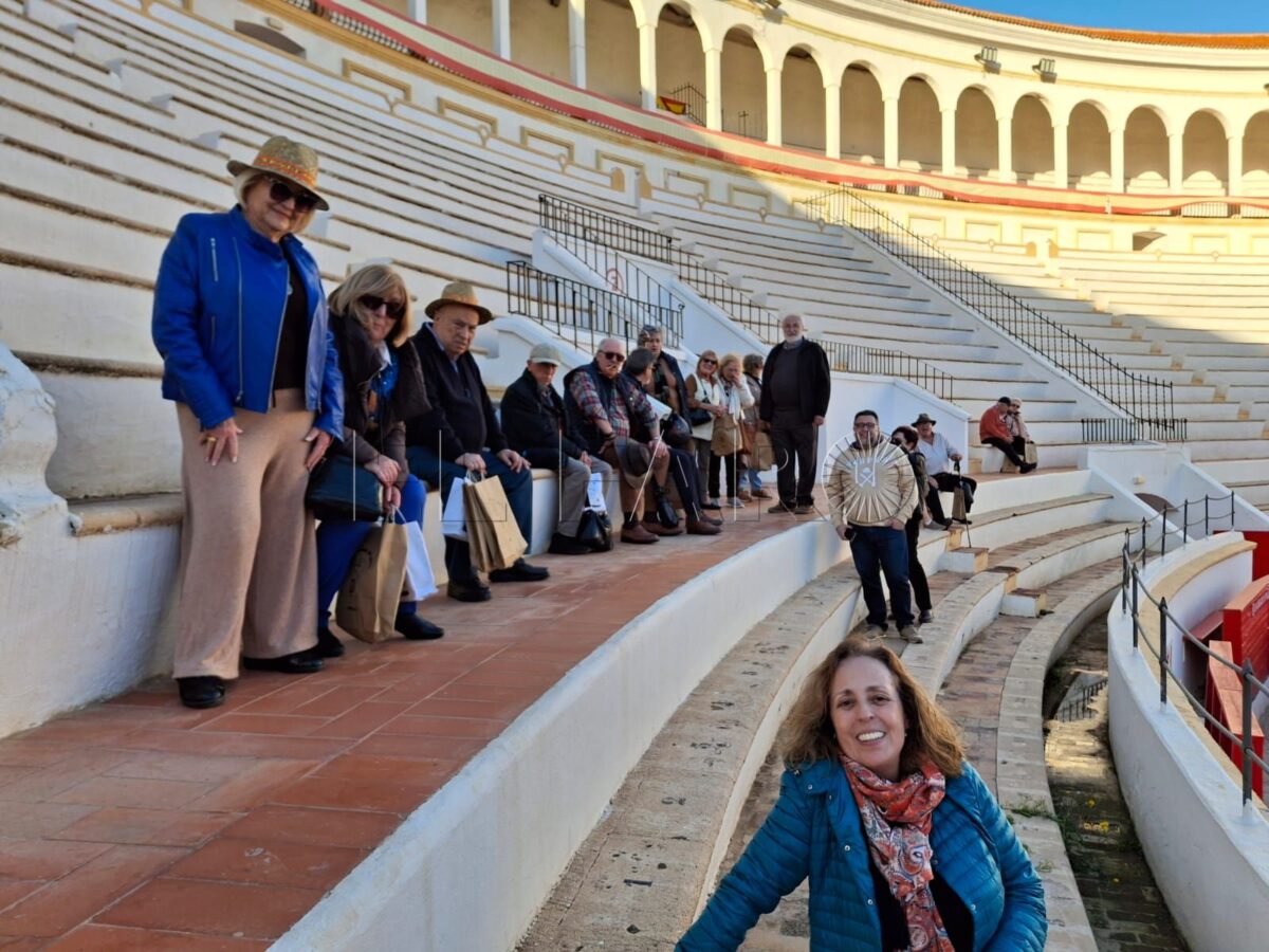 La Casa de Ceuta en Cádiz conoce la plaza de toros en una visita de unión