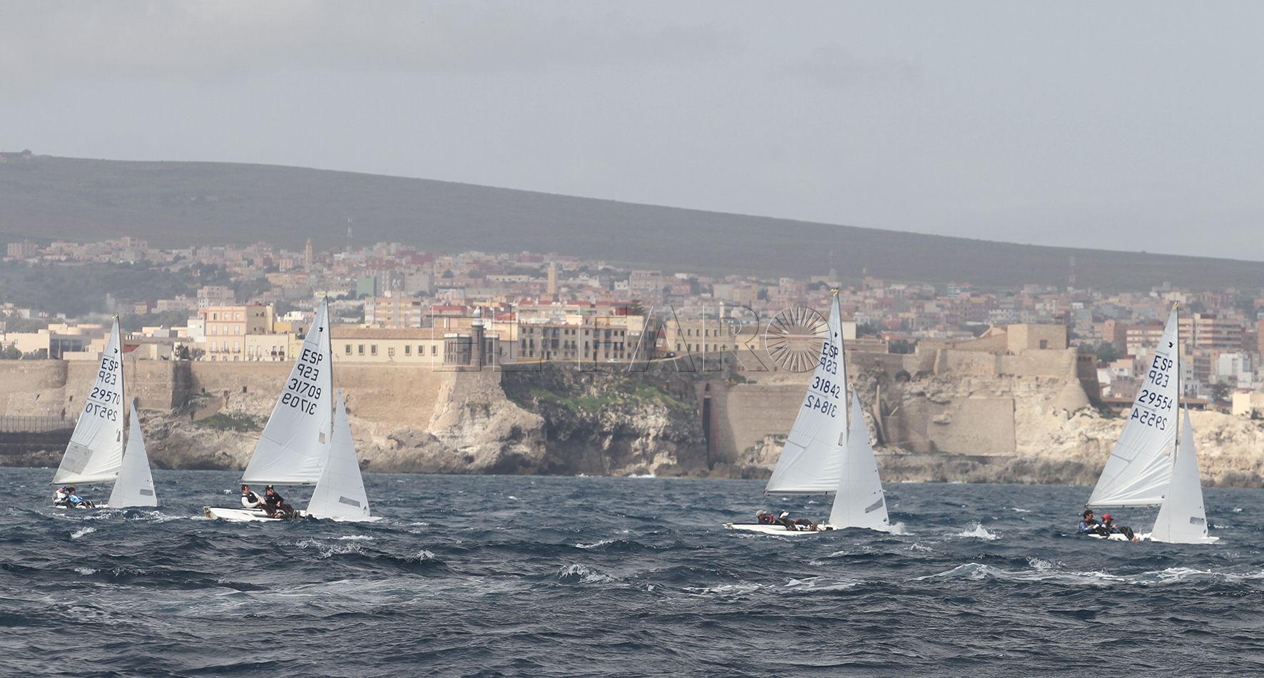 El viento es el protagonista en el Nacional de snipe en Melilla