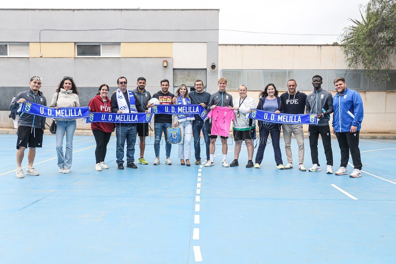 La UD Melilla visita el Ceip Pedro de Estopiñán