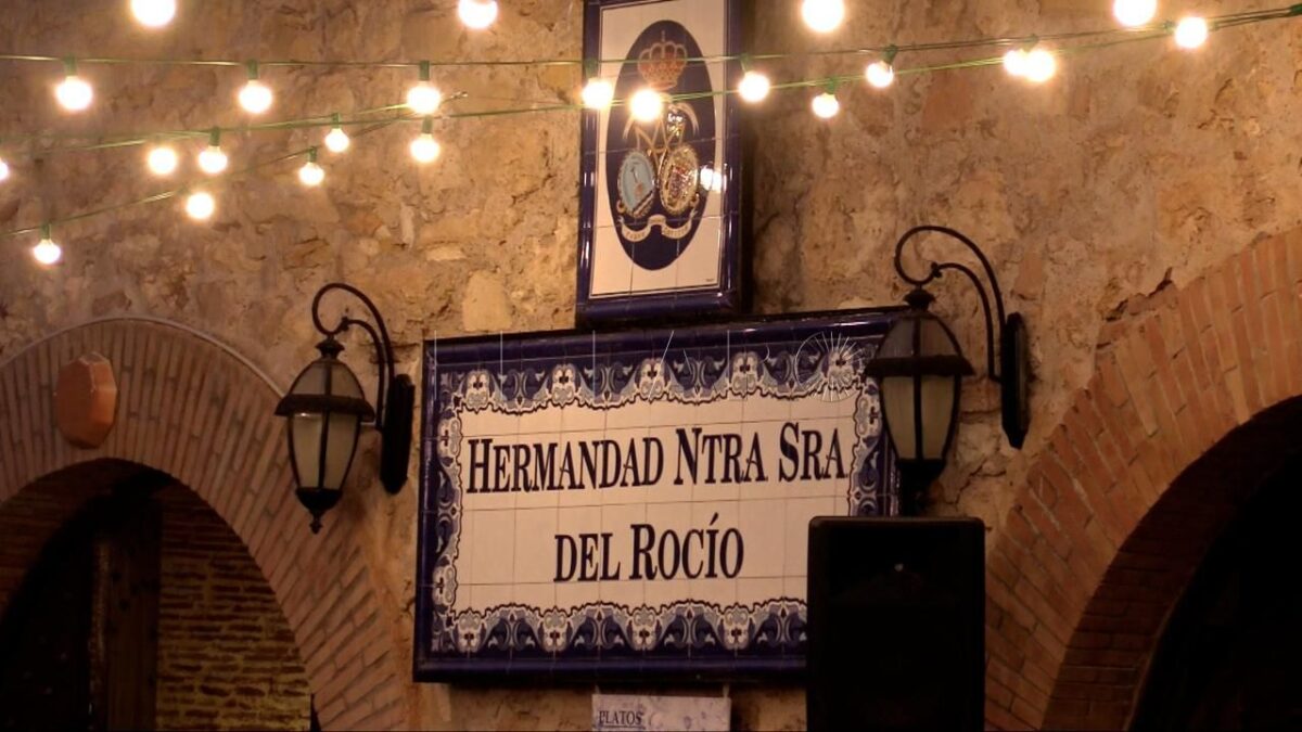 La Hermandad del Rocío celebra una gran verbena por las Cruces de Mayo