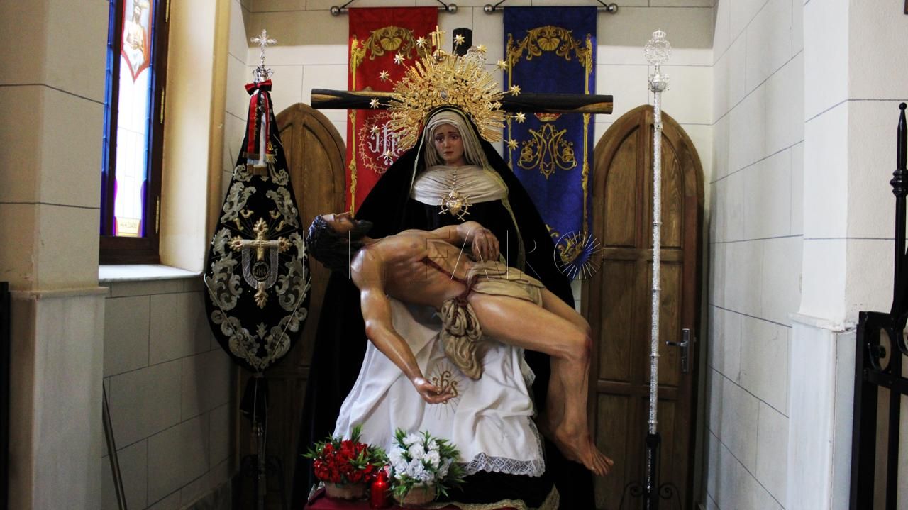 Mari Carmen Al-Lal, camarera mayor, revela cómo viste a la Virgen de la Piedad en Semana Santa