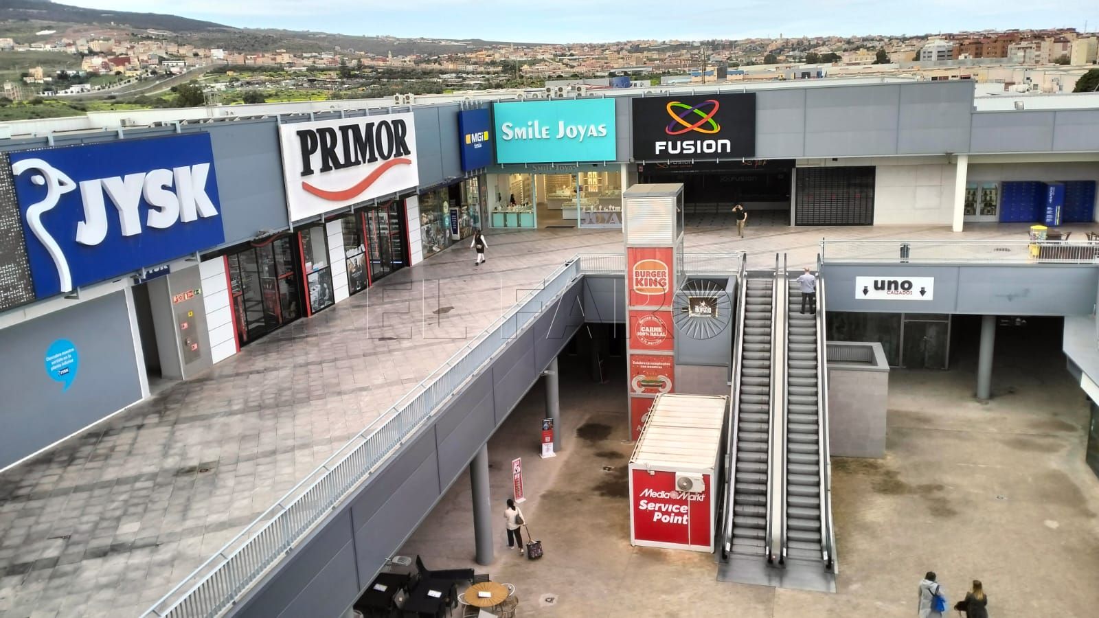 El centro comercial implementa pictogramas en sus instalaciones