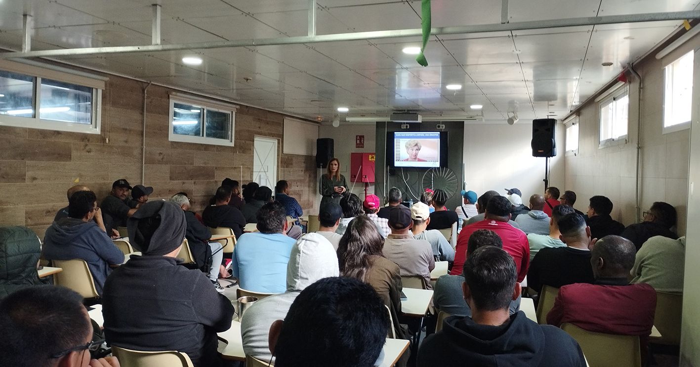 Segura imparte una nueva formación contra la violencia de género a residentes del CETI