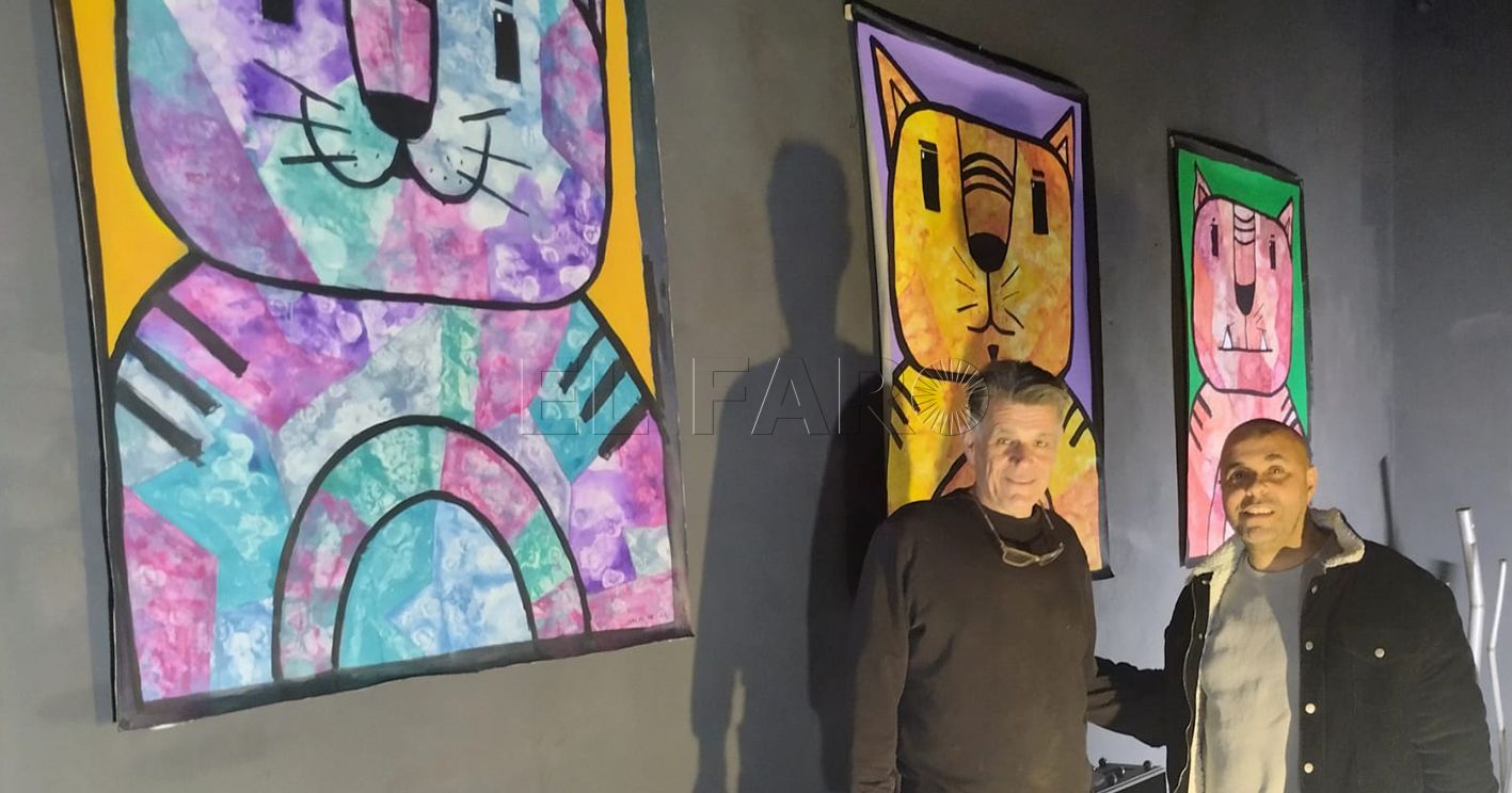 Tres cuadros de Salah Mezzian en la galería de arte Artsenal Inoxis, en Alhaurín el Grande