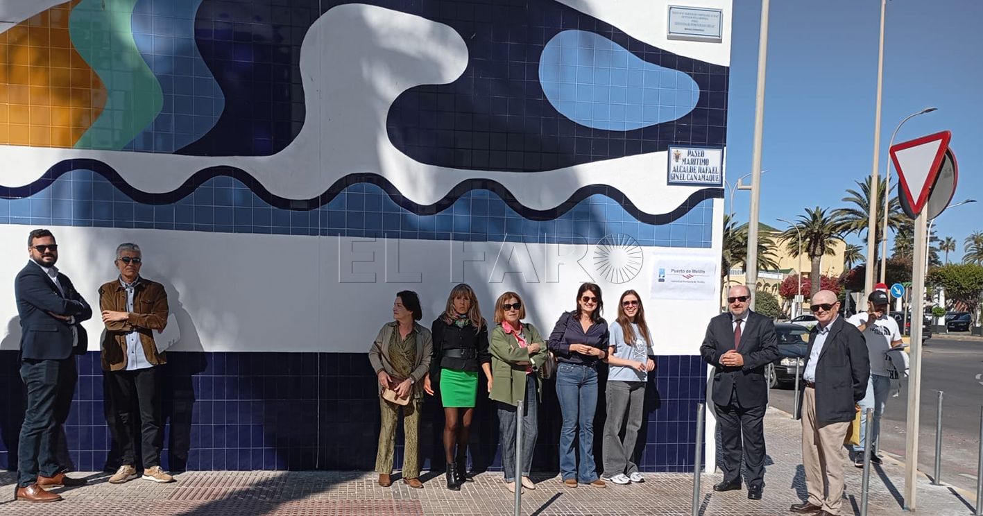 Inaugurada la restauración del mural de Fernando Meliveo con un verso de Miguel Fernández