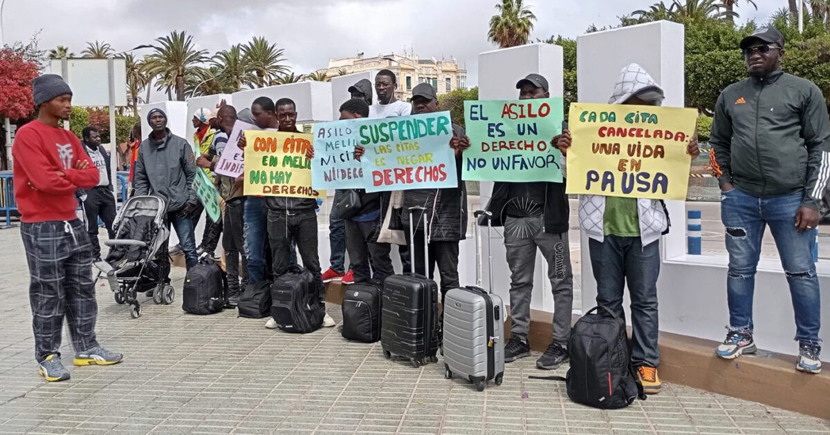 Los solicitantes de asilo se hacen notar coincidiendo con la visita de Elma Saiz
