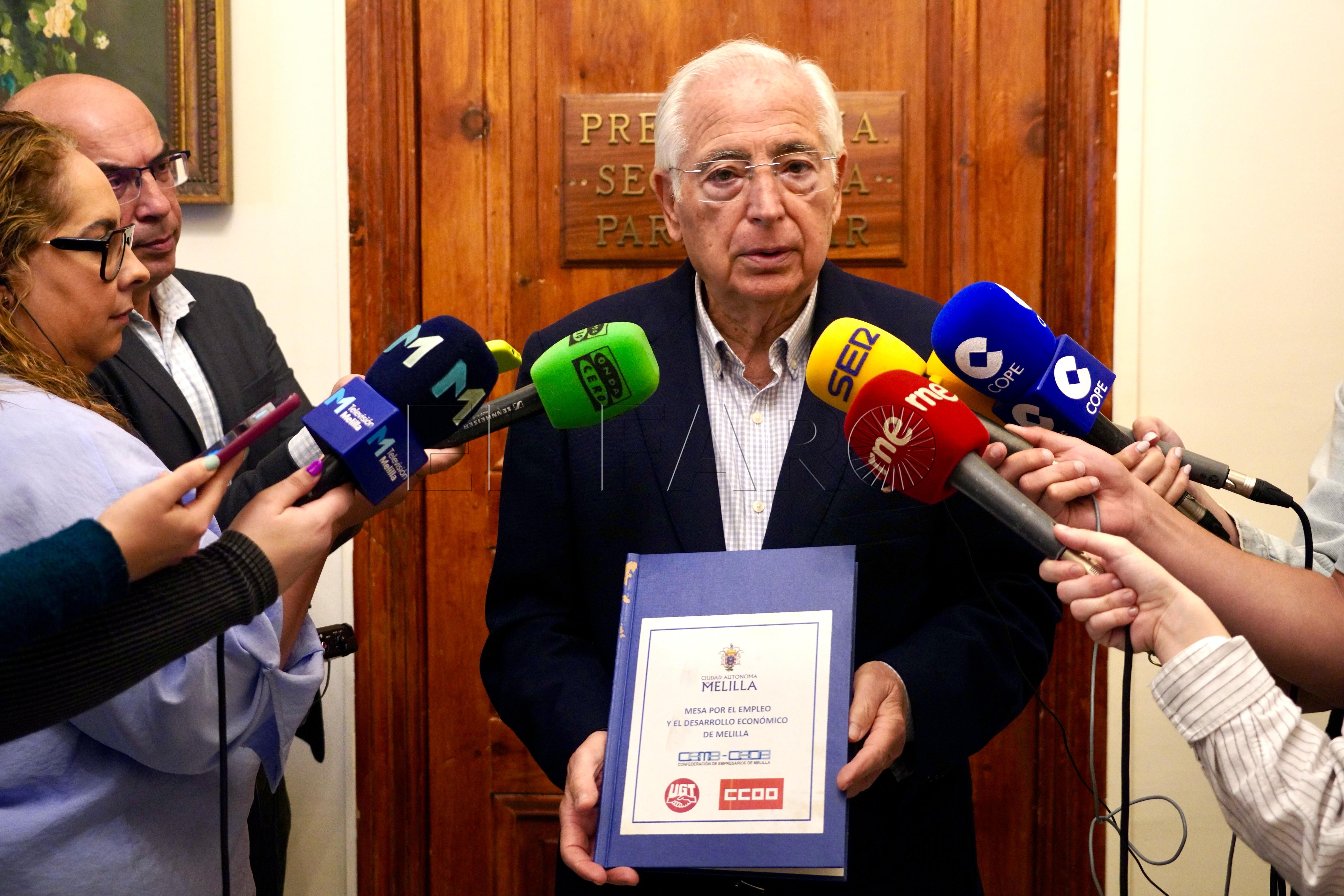 La CAM pretende actualizar el Pacto por el Empleo, firmado en 2018 con sindicatos y la CEME