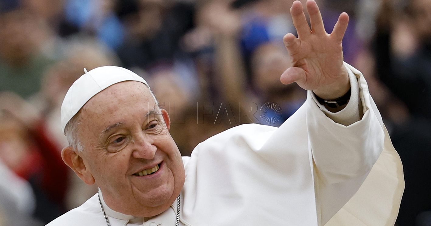 VATICAN CITY (Vatican City State (Holy See)), 21/04/2025.- (FILE) Pope Francis waves to faithfuls during his weekly general audience in St. Peter's Square, Vatican City, 20 November 2024 (reissued 21 April 2025). Pope Francis died on 21 April 2025 at the age of 88, according to the Holy See. Born Jorge Mario Bergoglio in Buenos Aires, Argentina on 17 December 1936, was appointed leader of the Catholic Church on 13 March 2013 succeeding pontiff Emeritus Benedict XVI. (Papa, Santa Sede) EFE/EPA/FABIO FRUSTACI
