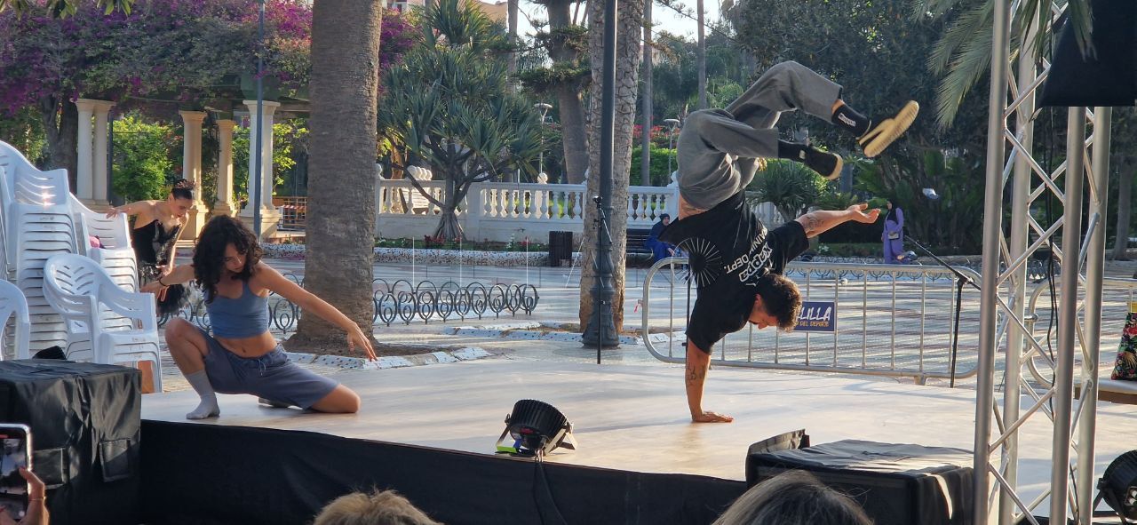 El espectáculo ‘El Viaje de la Danza’ armoniza el Parque Hernández