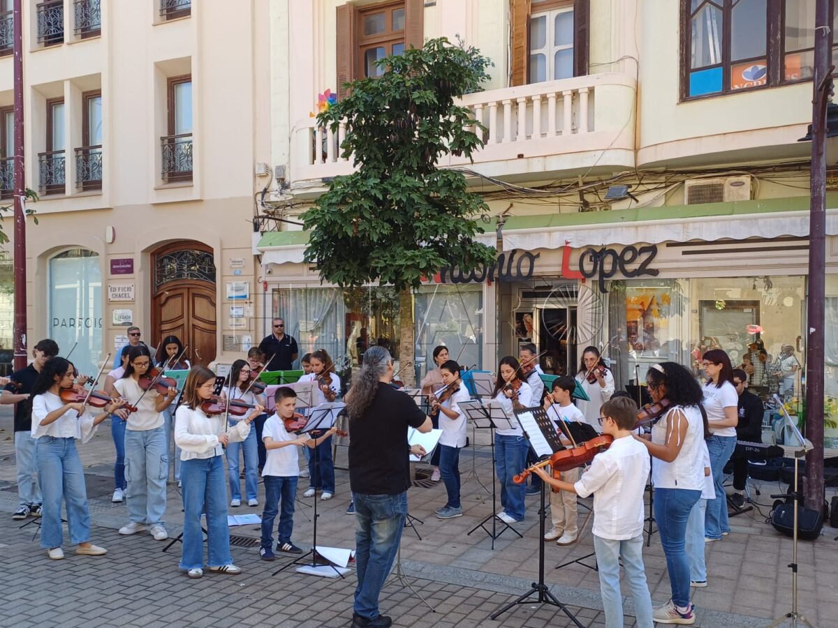 La Escuela de Música de Asbanor vuelve a sacar la música a la calle