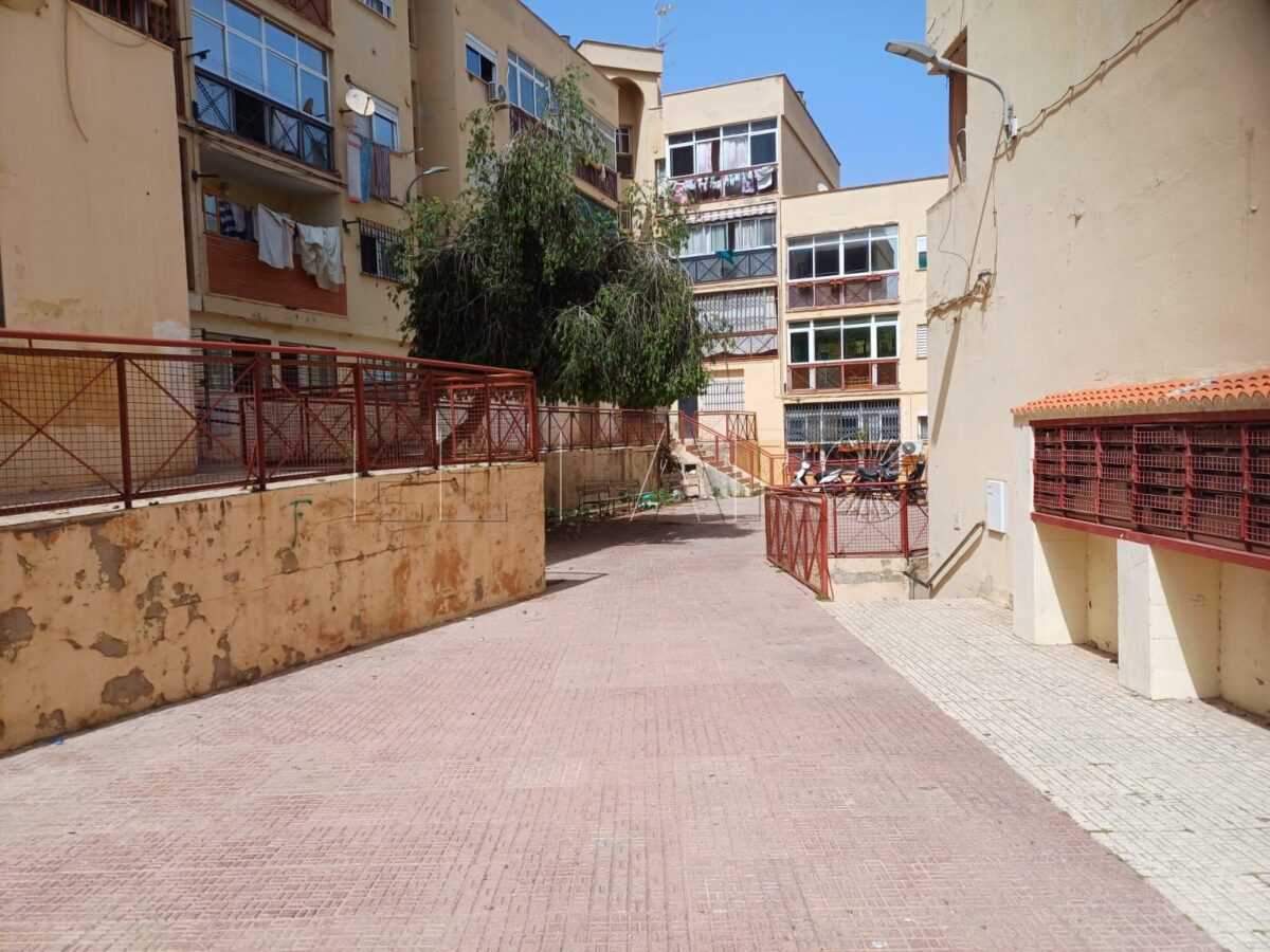 Los vecinos de Patio Sevilla denuncian "años de abandono e insalubridad"