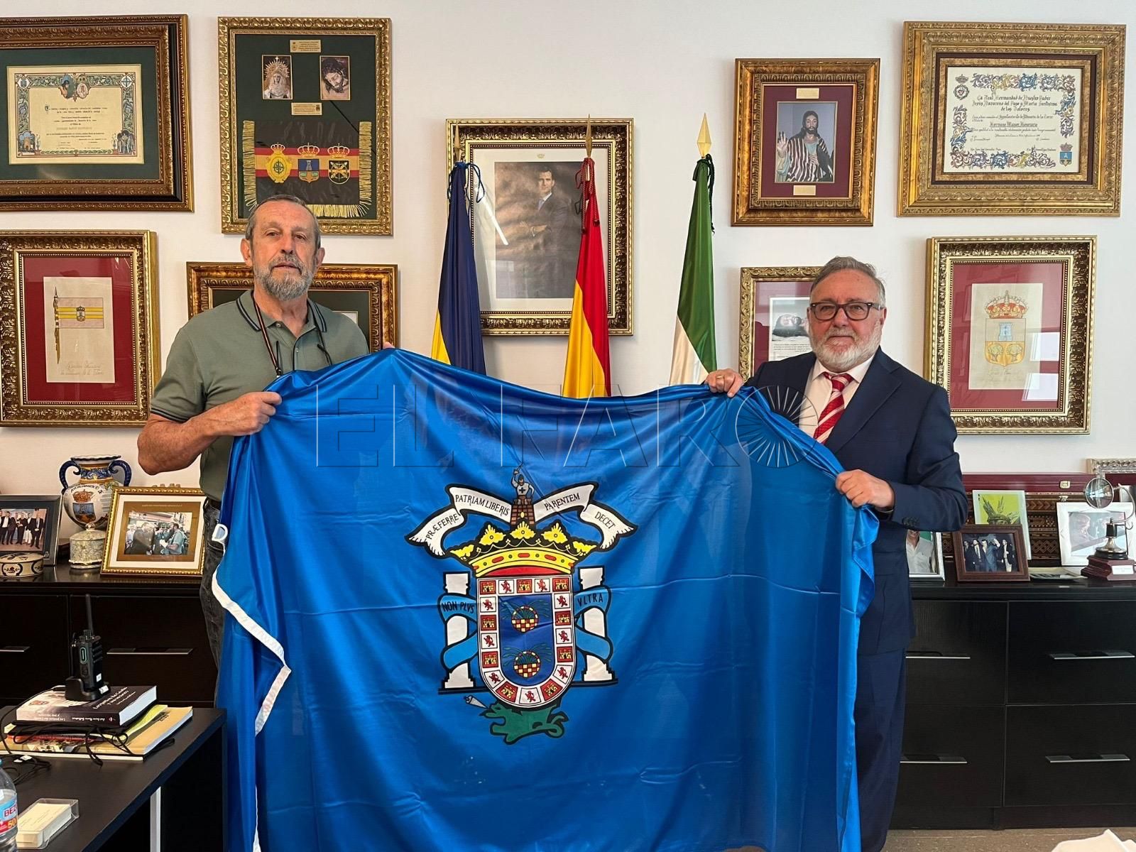 Entrega de la bandera de Melilla