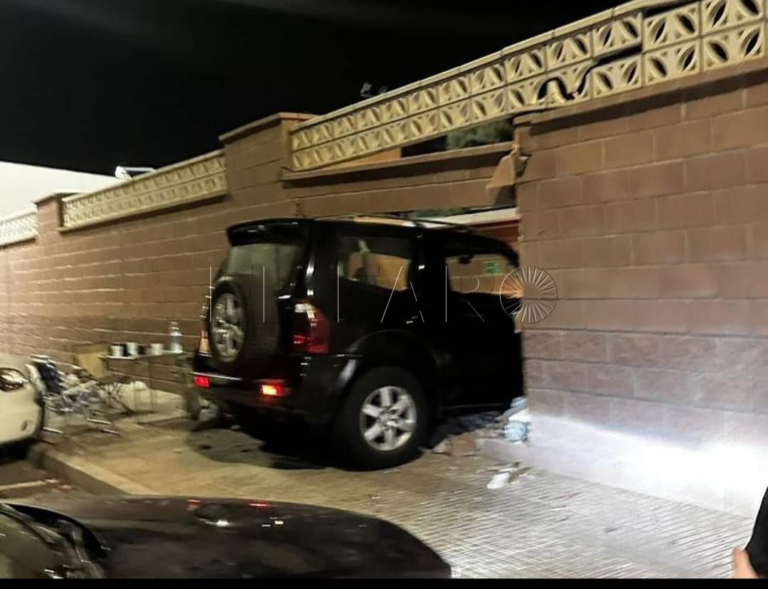 El coche se empotró contra el muro